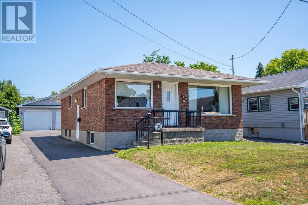 Property Photo: 536 Charles St ON P6C 3L8