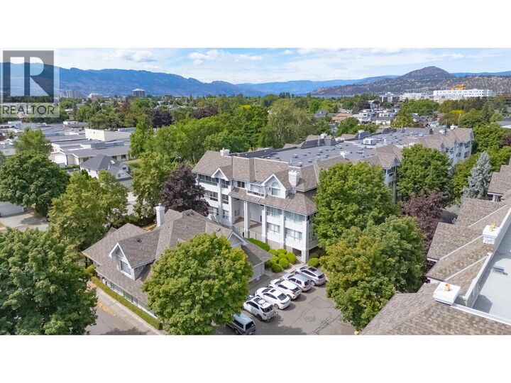 Property Photo: 920 Glenwood Avenue 205 BC V1Y 9P2
