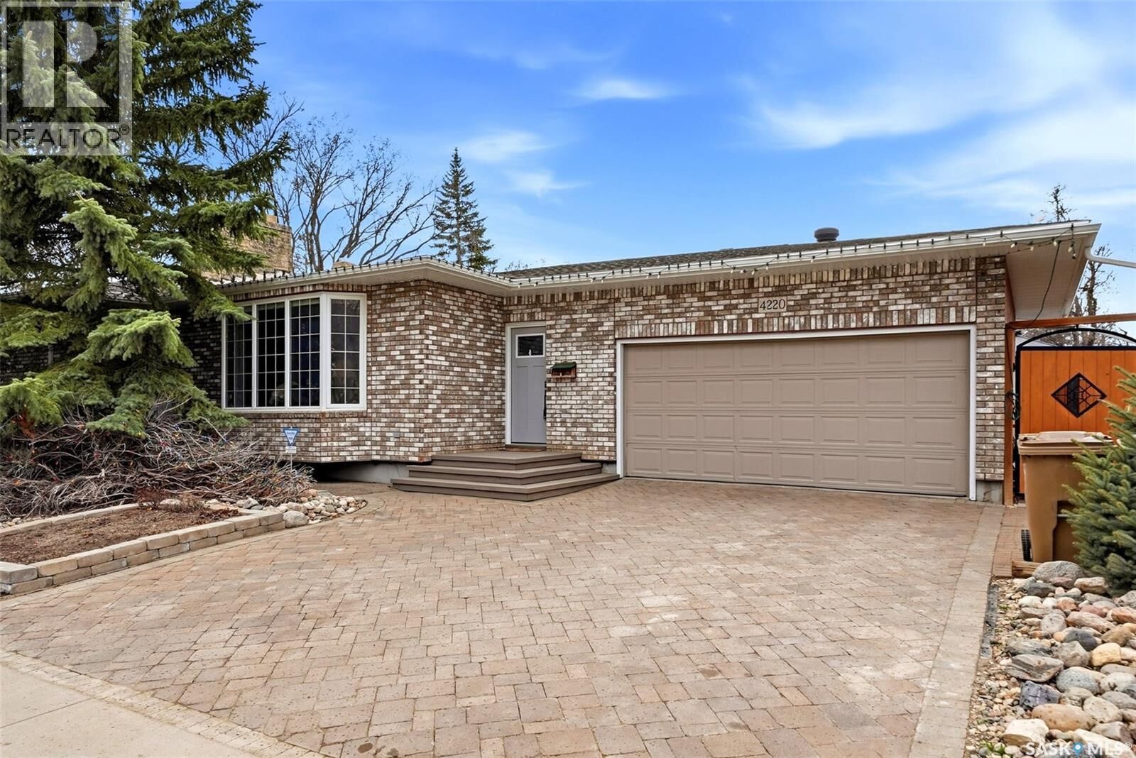 Property Photo: 4220 Hillsdale Street SK S4S 3Z2