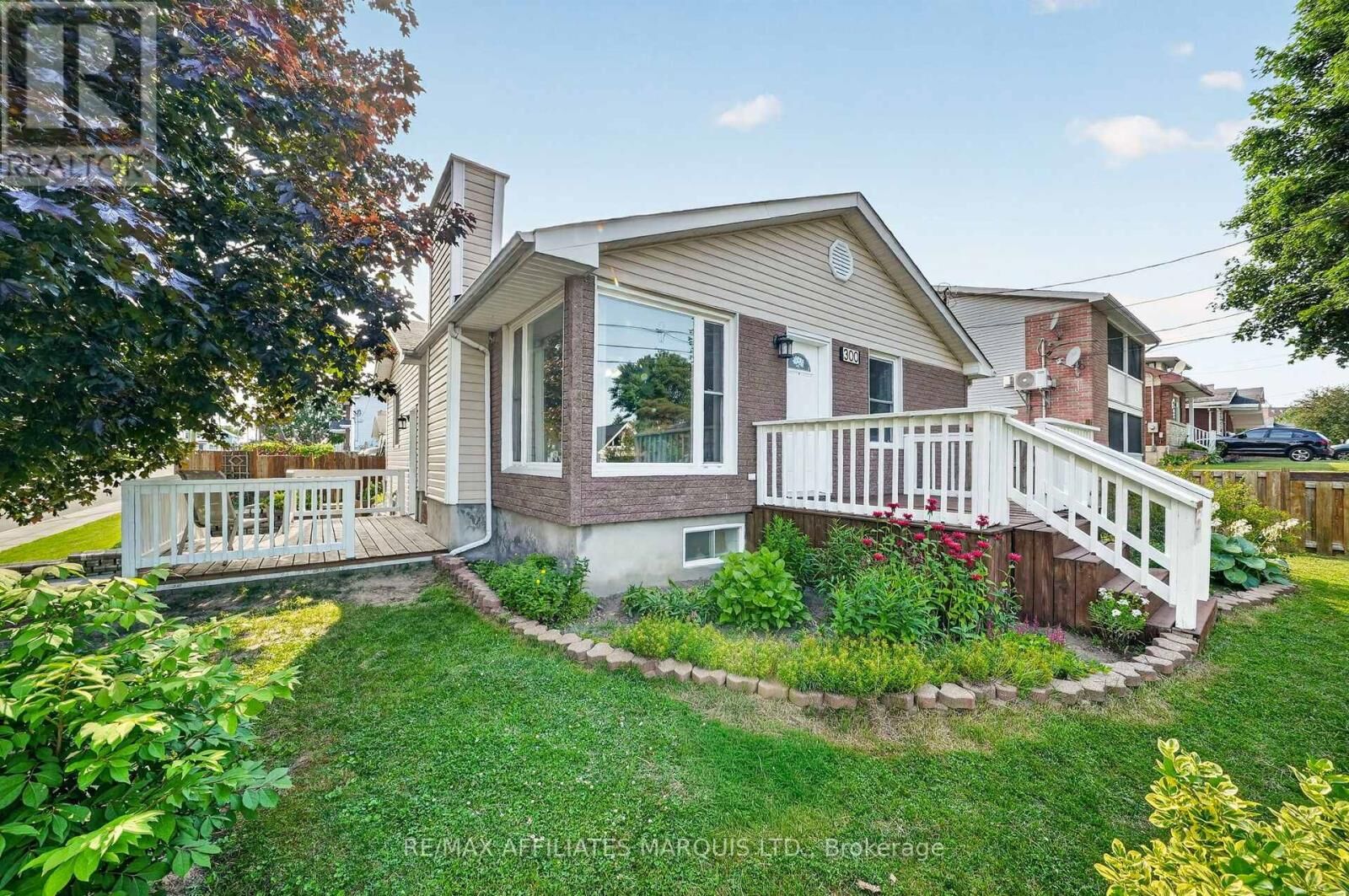 Property Photo: 300 Gardner Avenue ON K6H 5H8