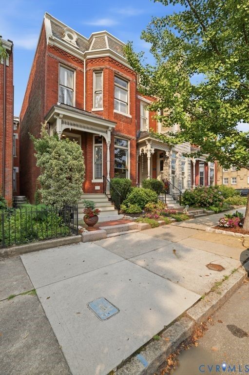 Property Photo: 2705 E Broad Street VA 23223