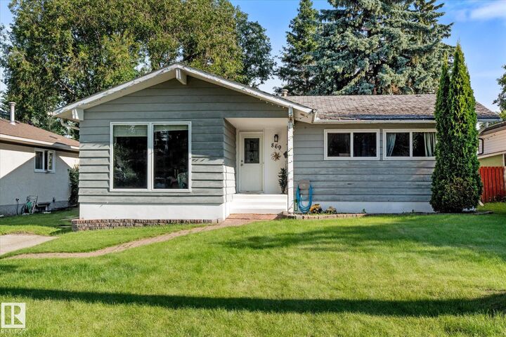 Property Photo:  869 Alder Avenue  AB T8A 1V4 