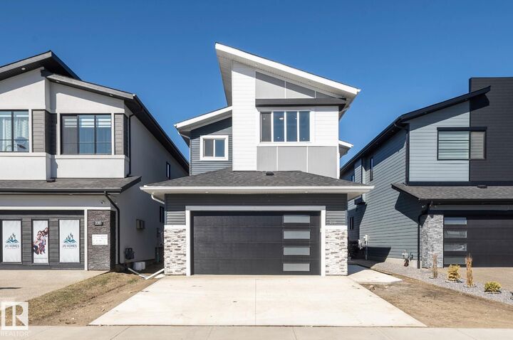 216 33 Street SW — photo 1