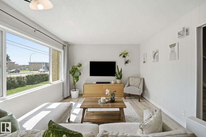 Property Photo:  10622 51 Avenue NW  AB T6H 0K9 