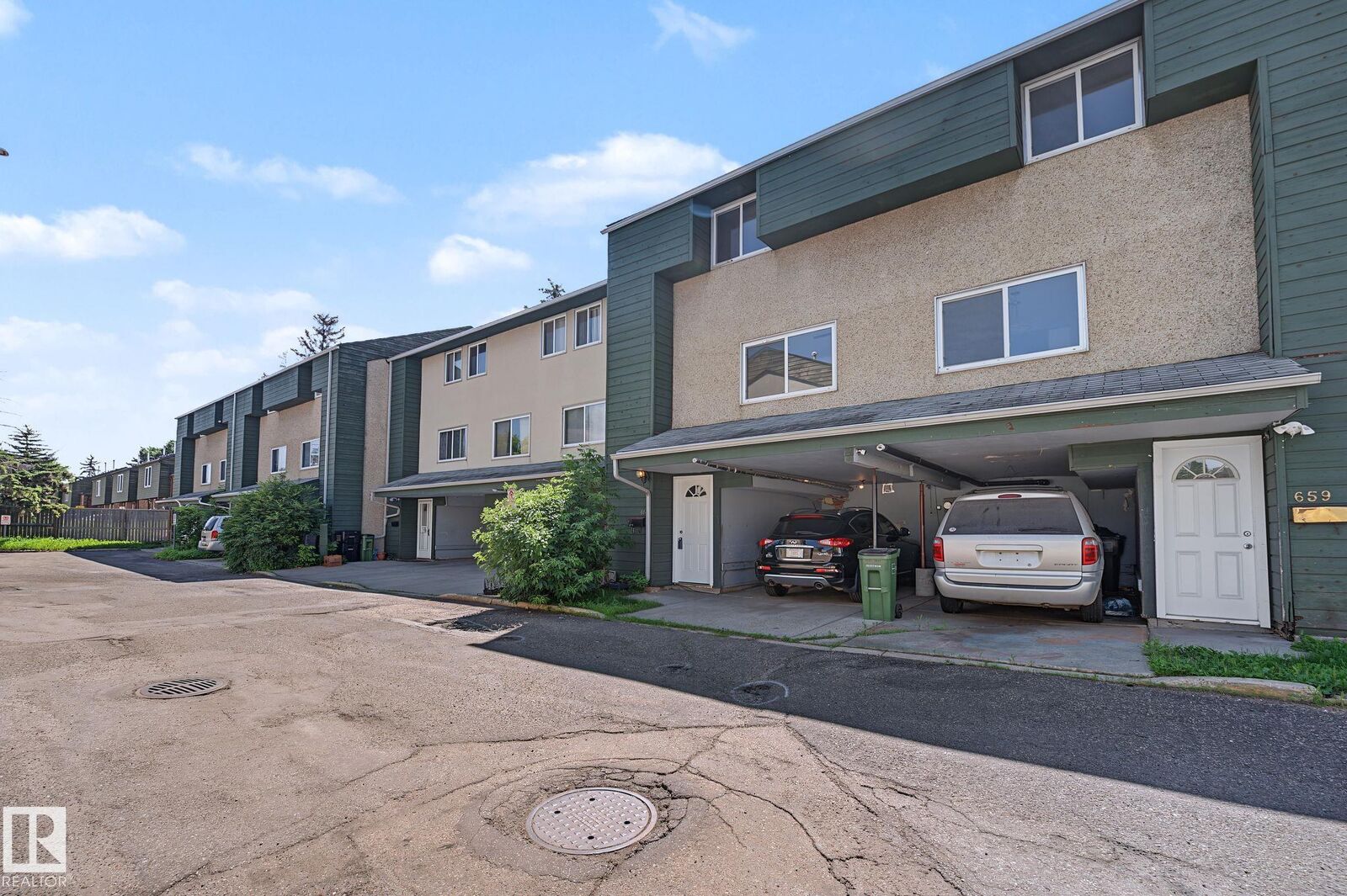 Property Photo:  661 Abbottsfield Road NW  AB T5W 4R4 