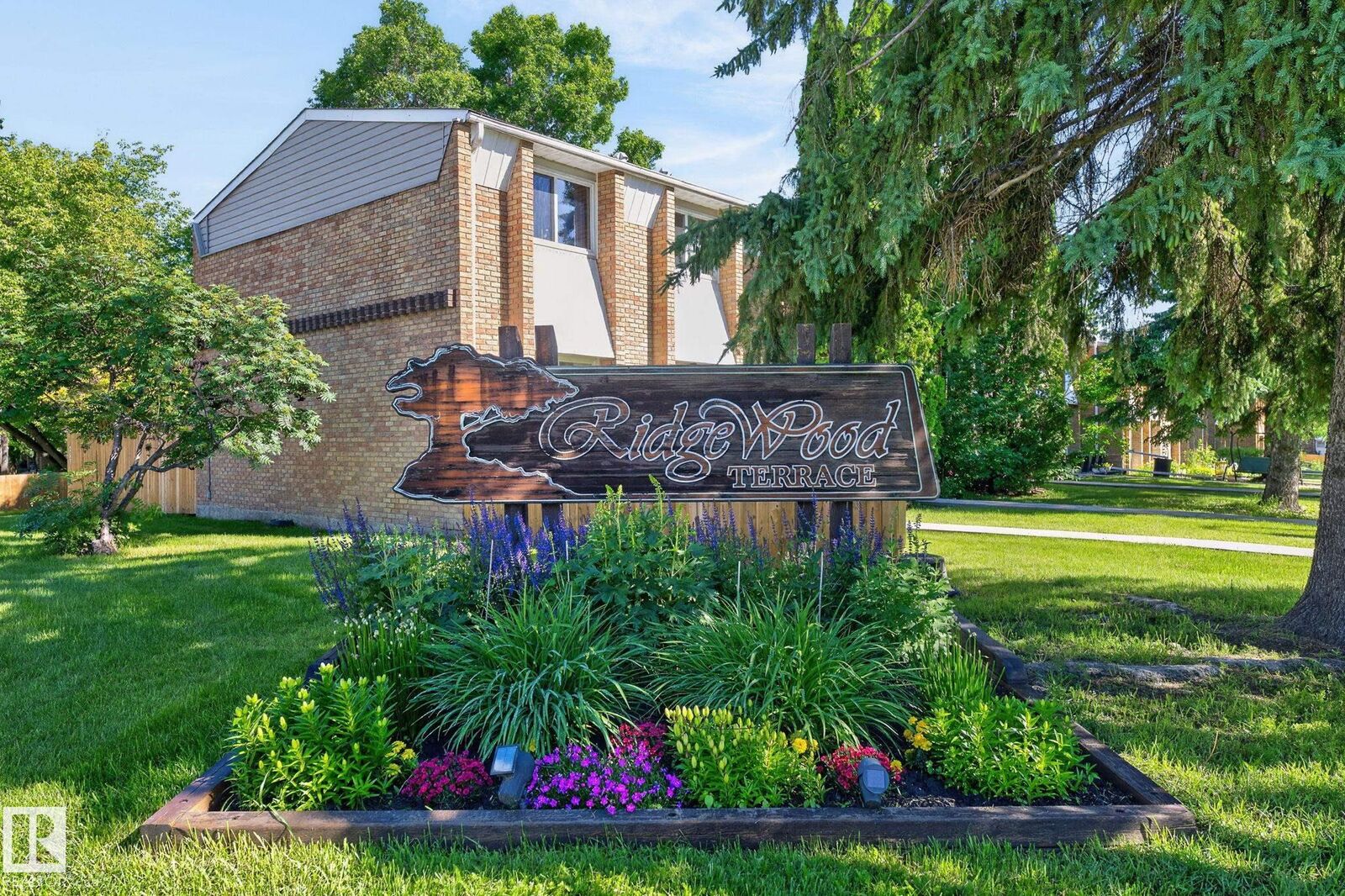 Property Photo:  2 Ridgewood  AB T8N 0E9 