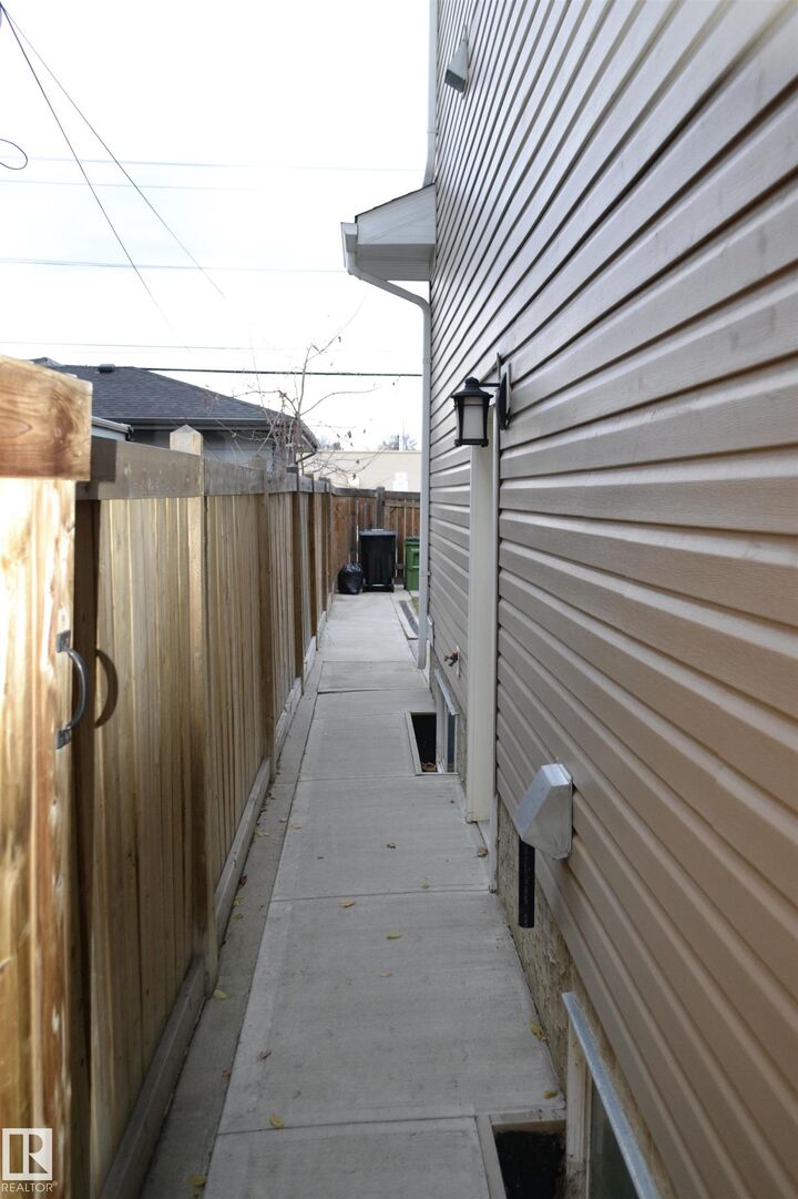 Property Photo:  8952 81 Avenue NW  AB T6C 0W8 