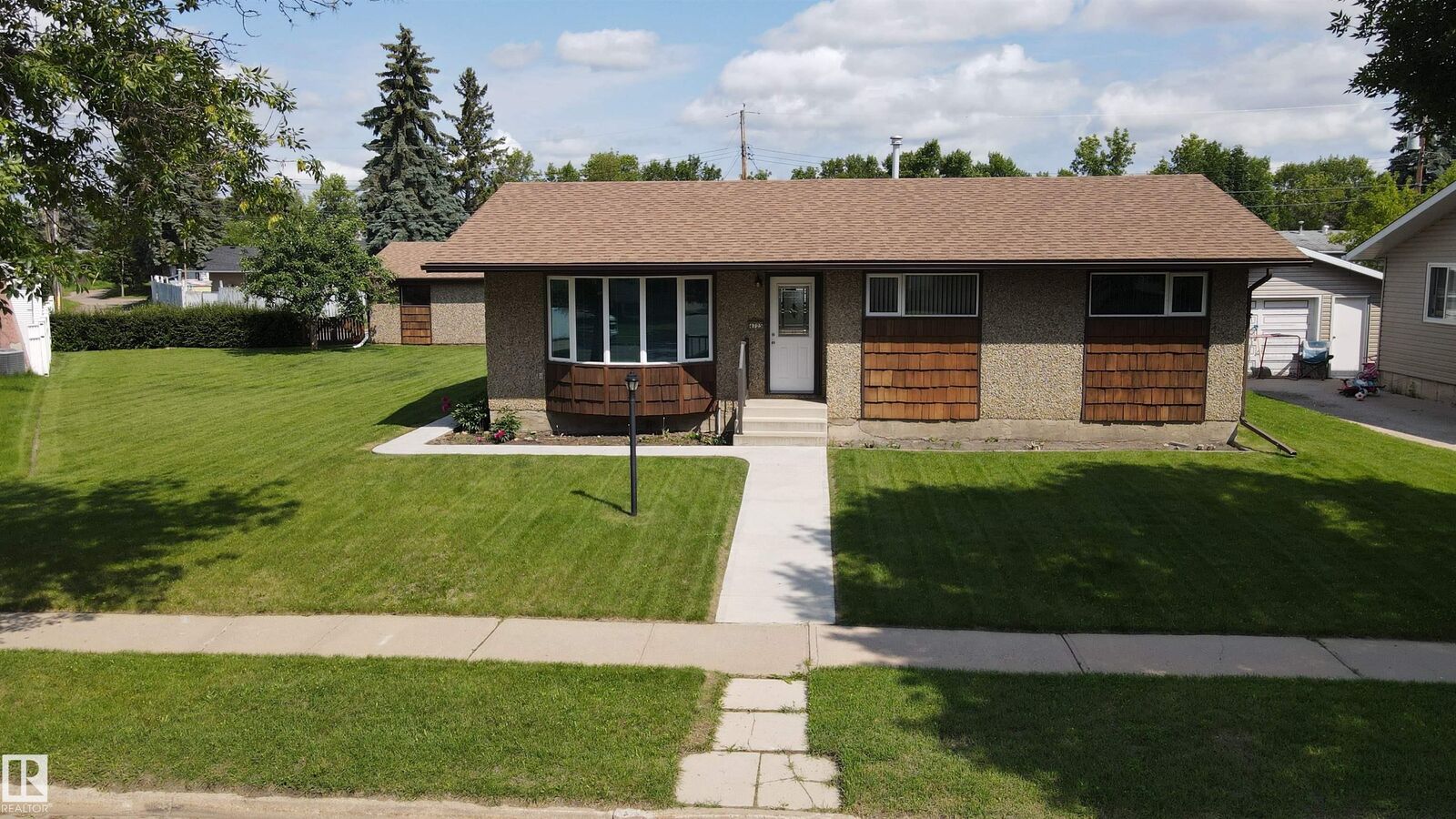 Property Photo: 4725 43 Avenue AB T9N 1N5