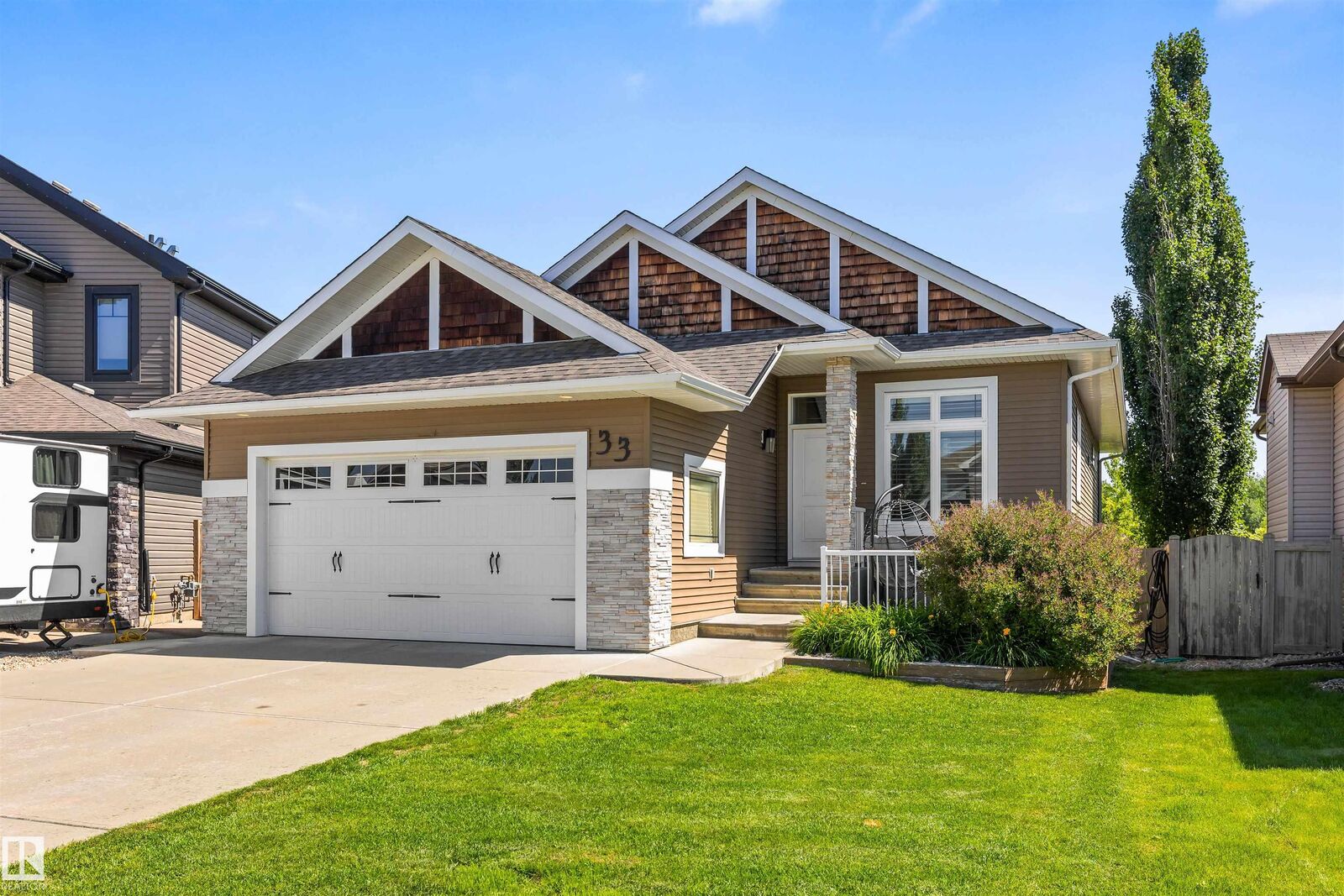 Property Photo: 33 Ellington Crescent AB T8N 4B9
