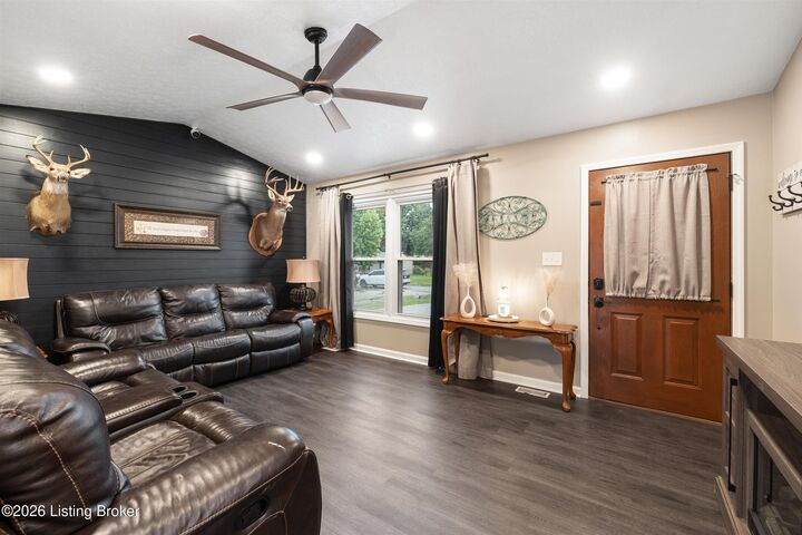 Property Photo: 380 Oak Run Dr KY 40047