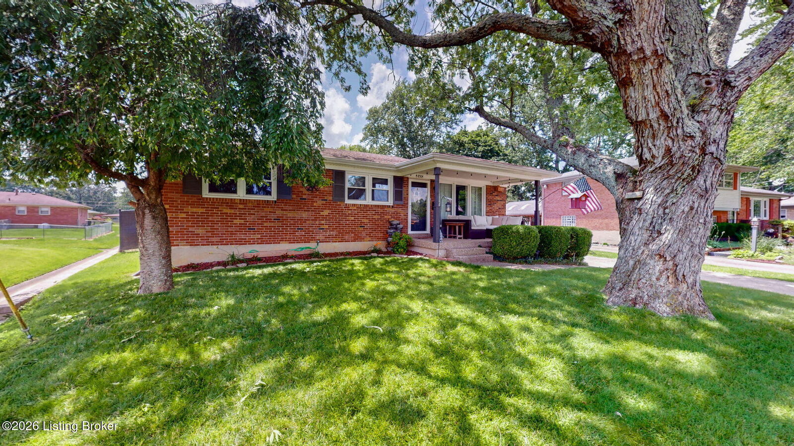 Property Photo:  8504 Cotswold Dr  KY 40258 