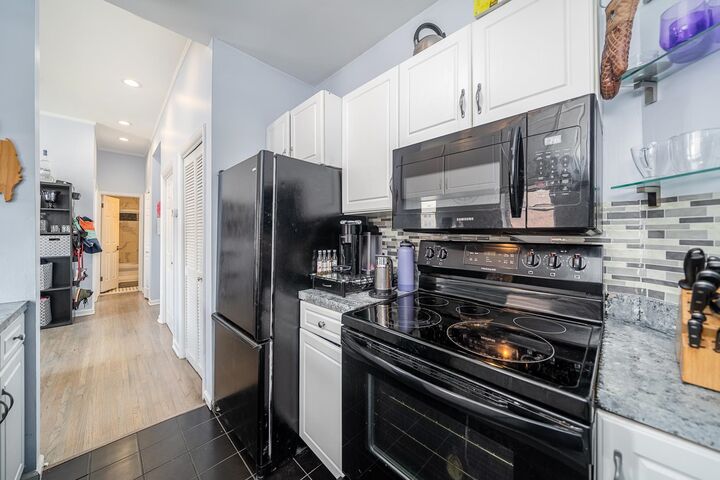 Property Photo:  818 Jefferson St 4E  NJ 07030 