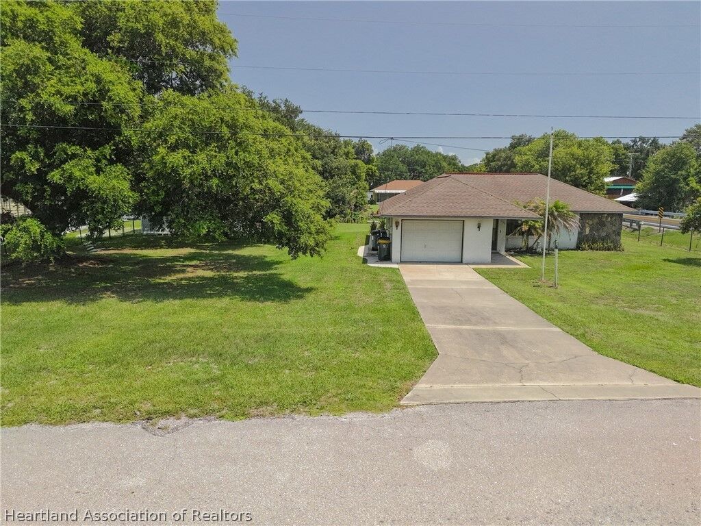 Property Photo: 1536 Rutledge Avenue FL 33852