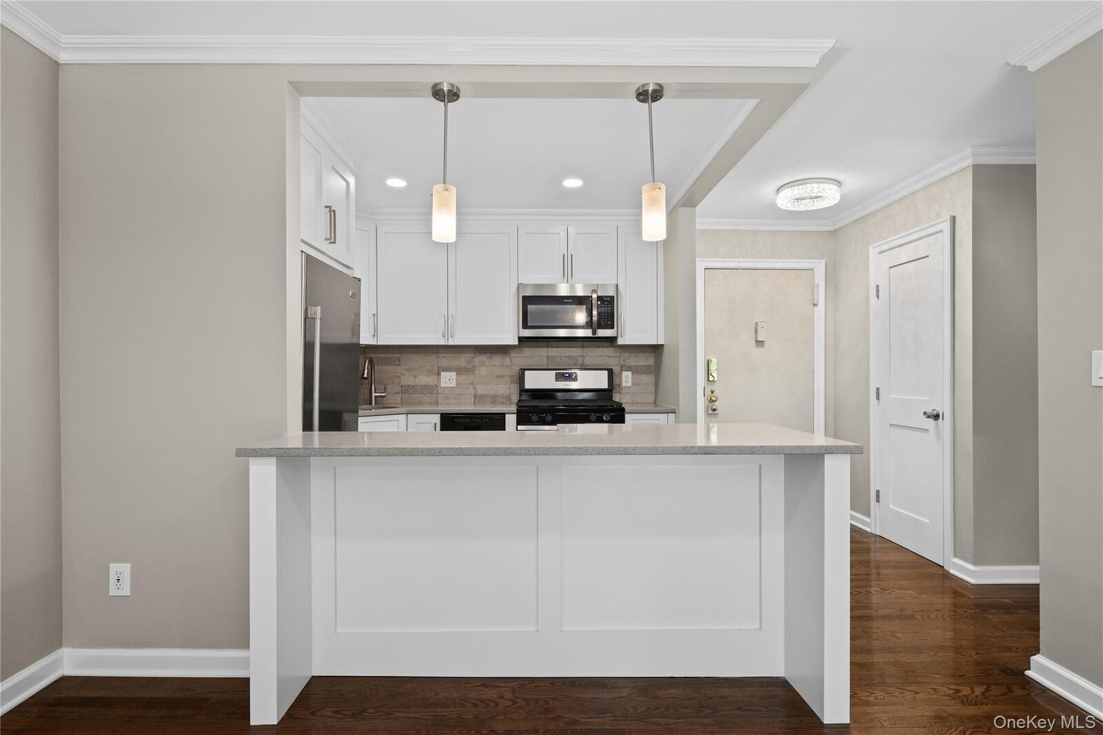 Property Photo:  152 B N Broadway 2E  NY 10603 
