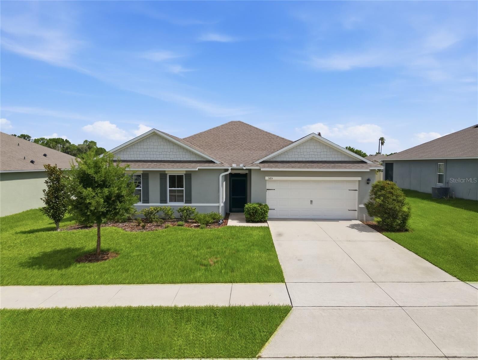 Property Photo: 325 Auburn Grove Crossing FL 33823