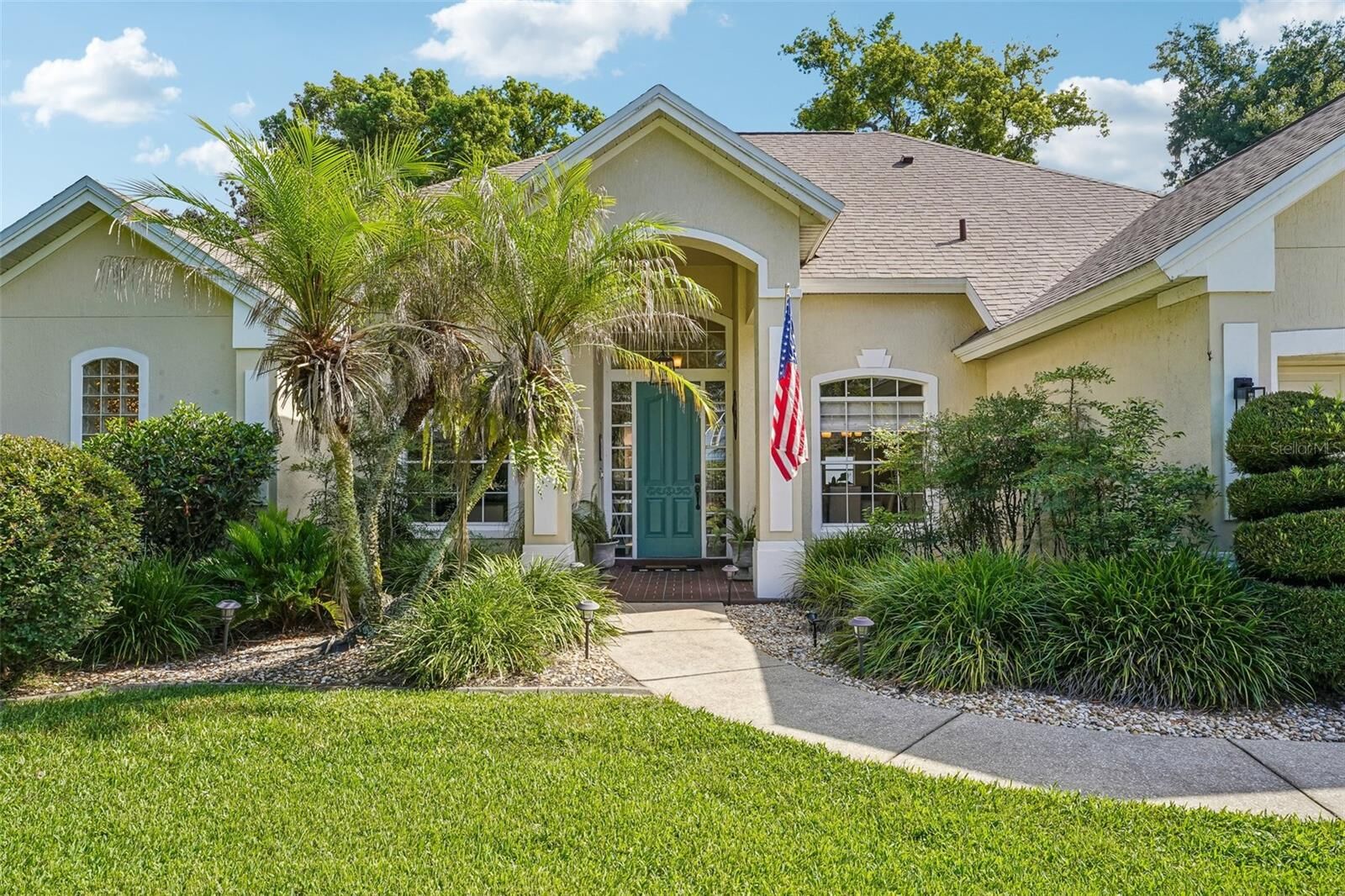 Property Photo: 19323 Park Place Boulevard FL 32736