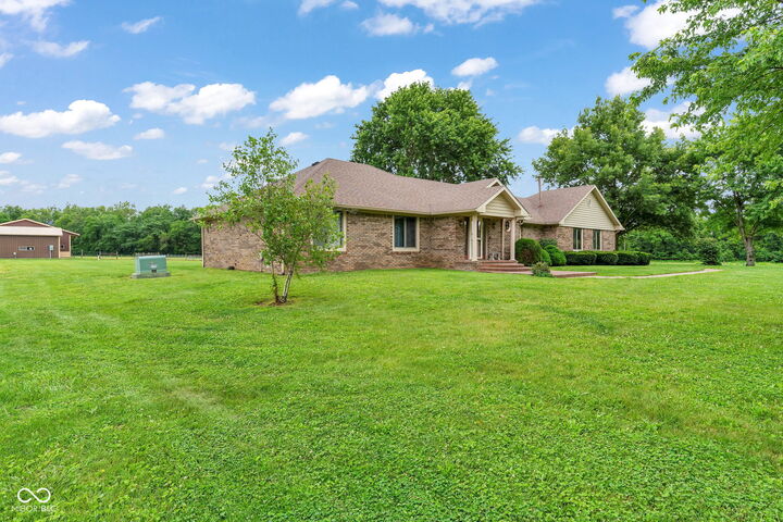 Property Photo: 6300 E 350 N IN 46131