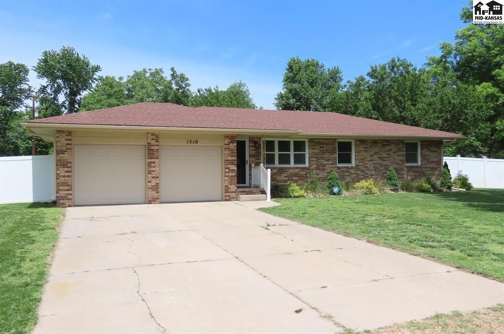 Property Photo: 1510 Linda Ln KS 67502