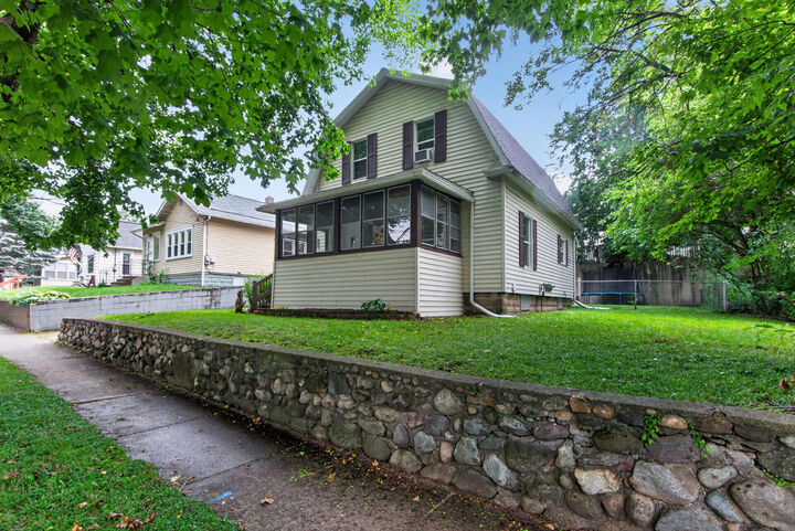 Property Photo:  916 Lincoln Street  MI 49202 