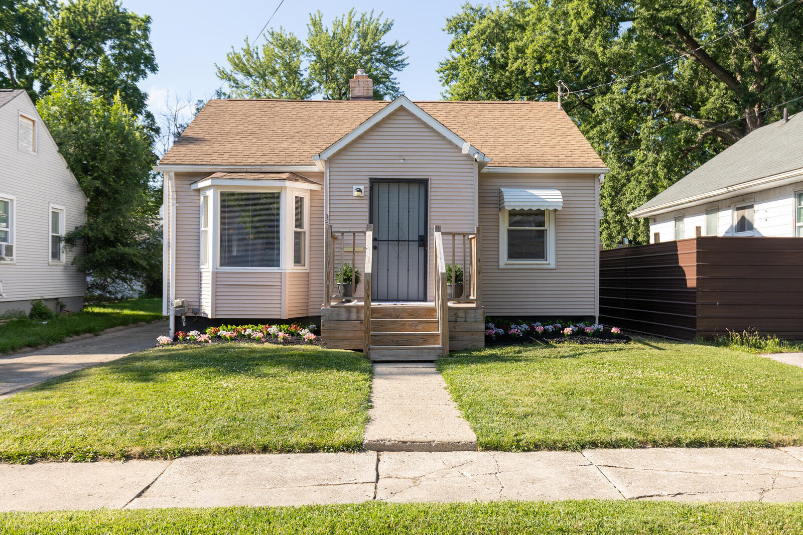 Property Photo:  3502 Arlene Avenue  MI 48503 