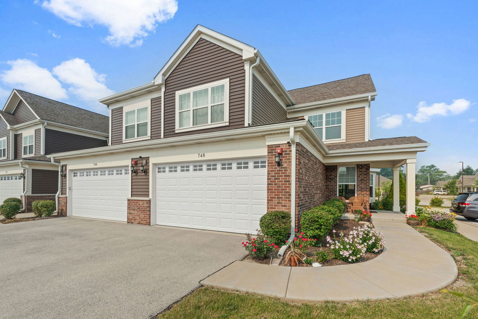 Property Photo:  748 N Verandah Drive 748  IL 60133 