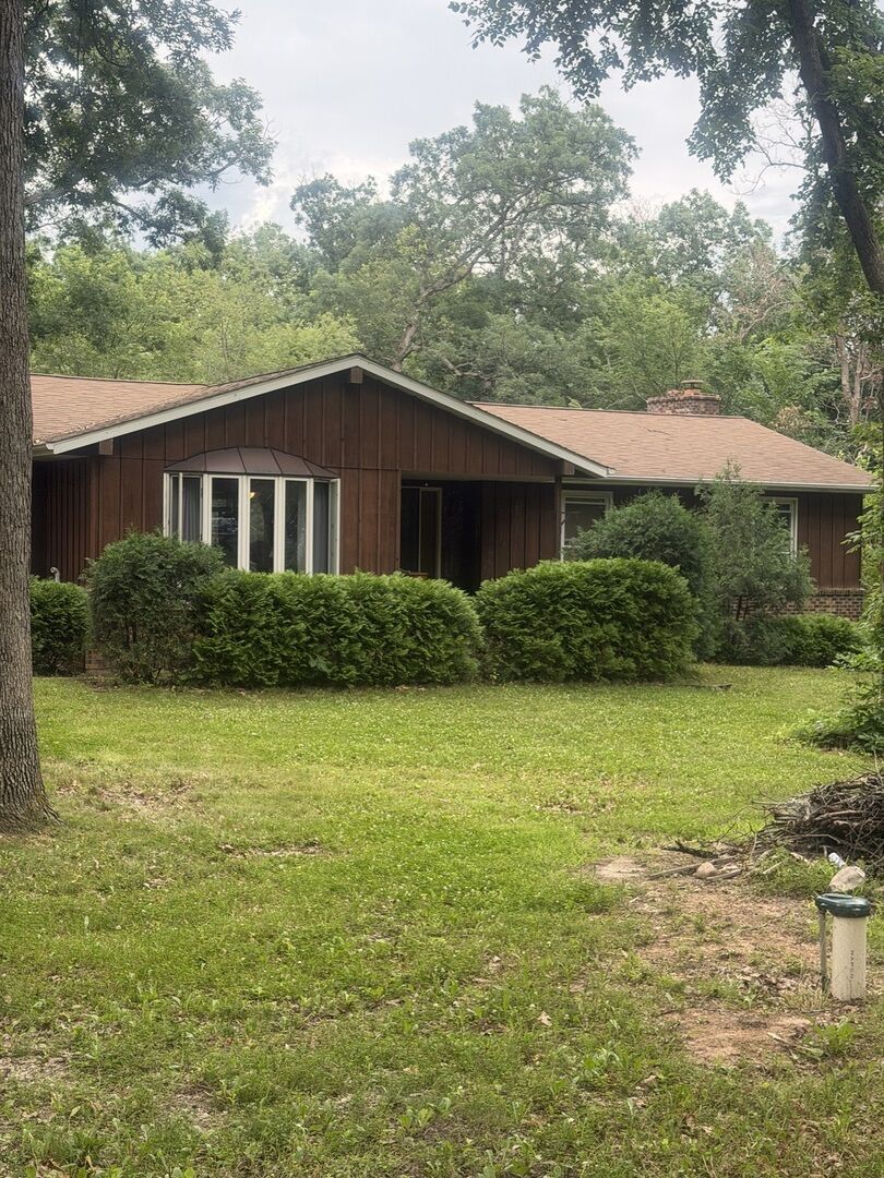 Property Photo: 2812 Woodcliff Drive IL 60152