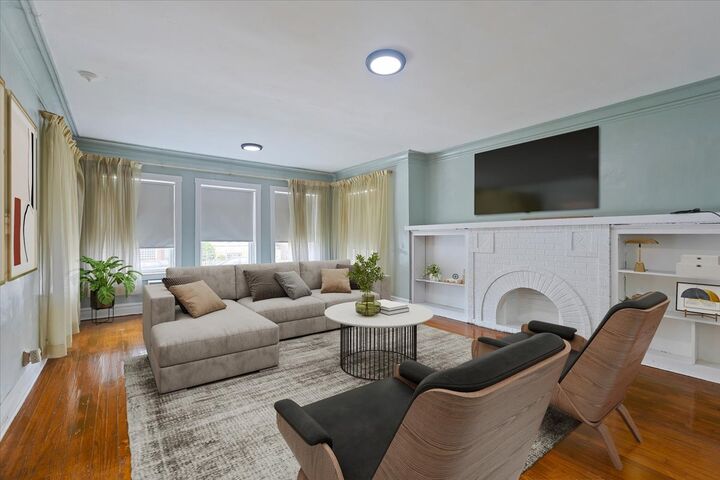 Property Photo:  6219 N Claremont Avenue  IL 60659 
