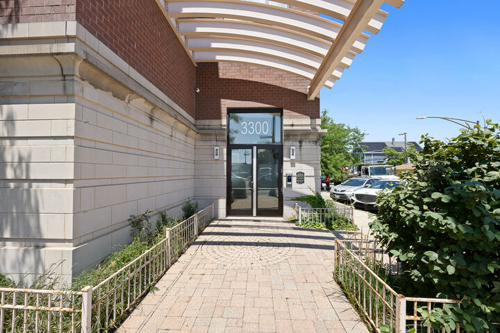 Property Photo: 3300 W Irving Park Road N3 IL 60618