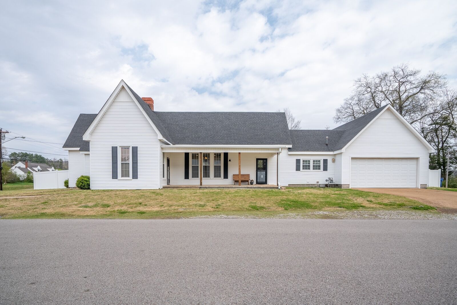 Property Photo:  112 N High St  TN 38485 