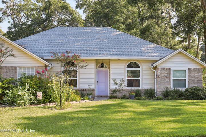Property Photo: 13141 Ebbtide Court FL 32225