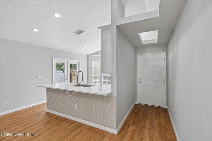 Property Photo: 4421 Goldenrain Court FL 32808