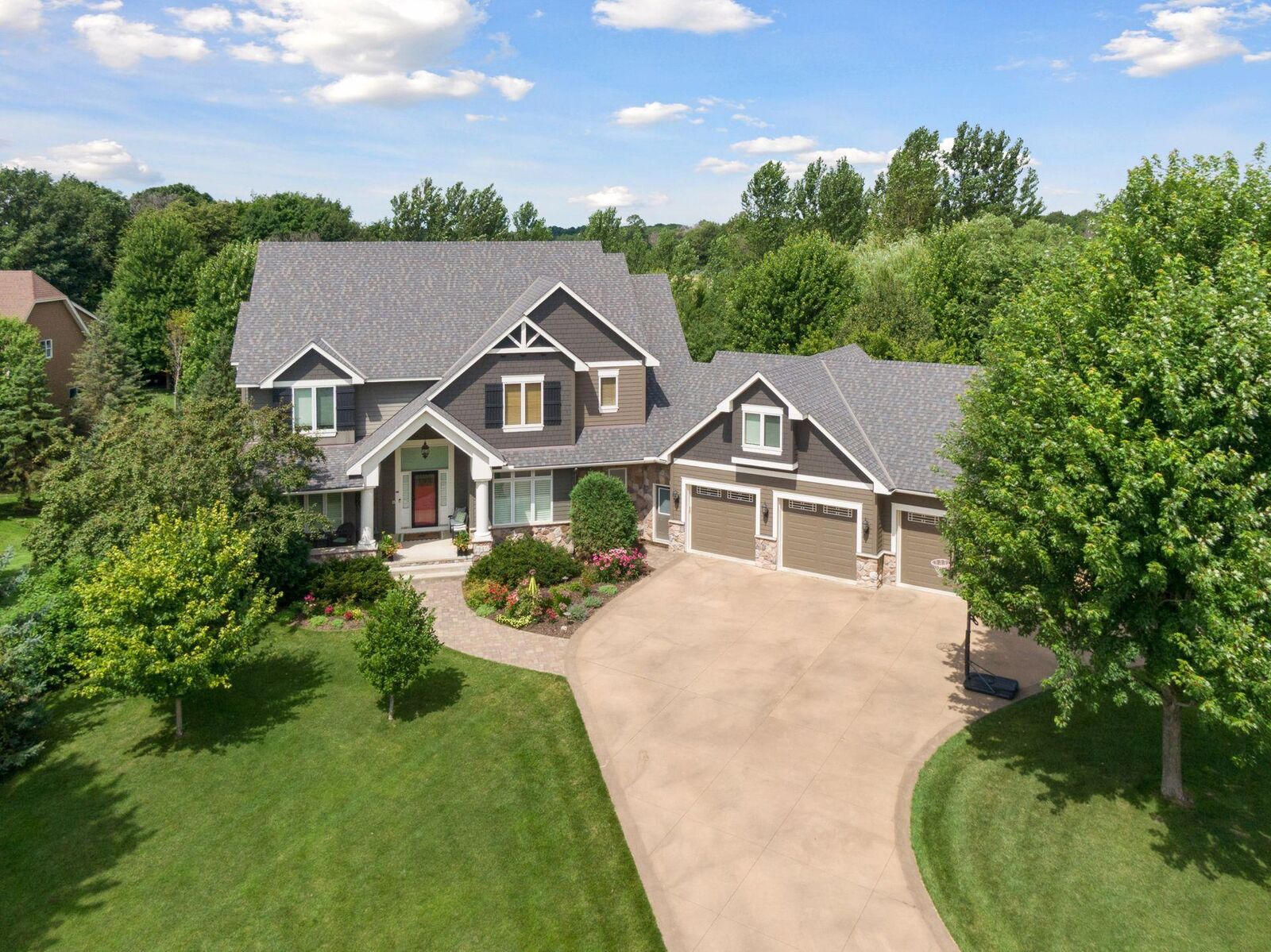Property Photo: 945 Willow View Drive MN 55356