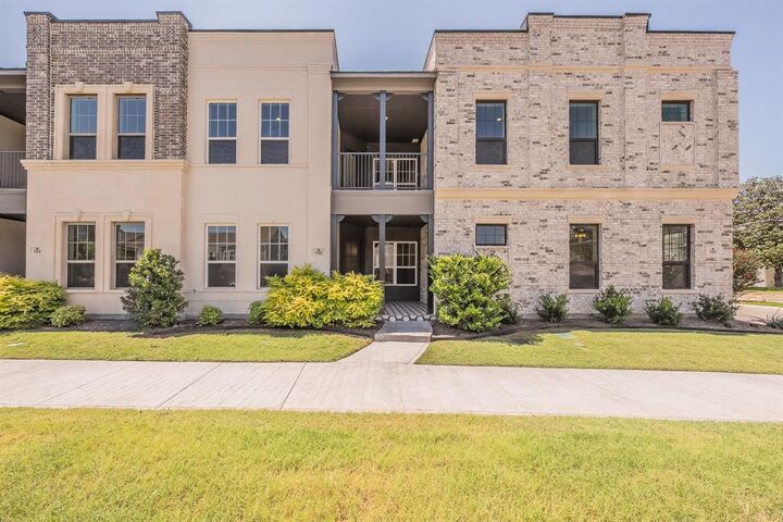 Property Photo:  305 Sunset Lane 102  TX 76114 