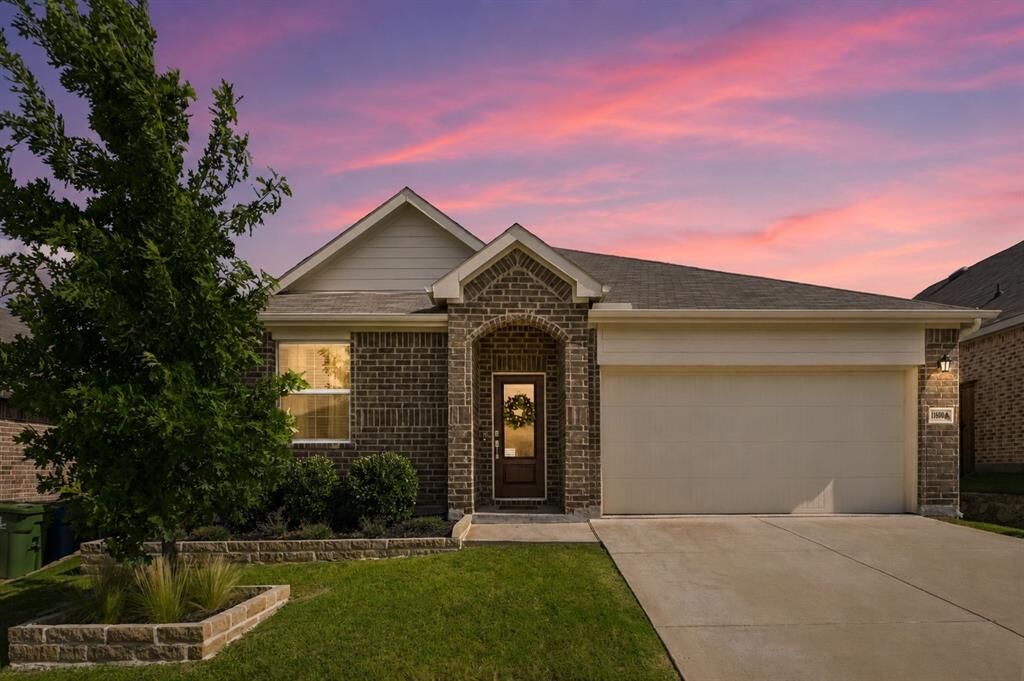 Property Photo: 11600 Silver Queen Drive TX 76227