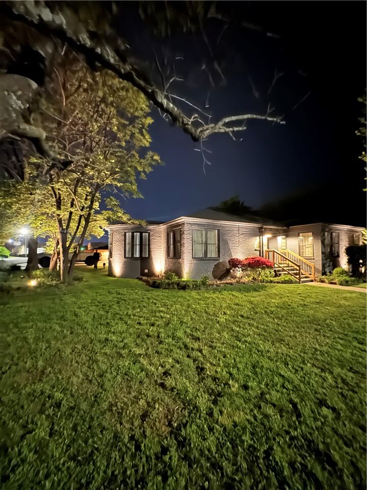 Property Photo:  201 W 8th Street  AR 72801 