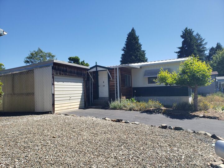 Property Photo: 222 Ollis Road Unit 25 OR 97523