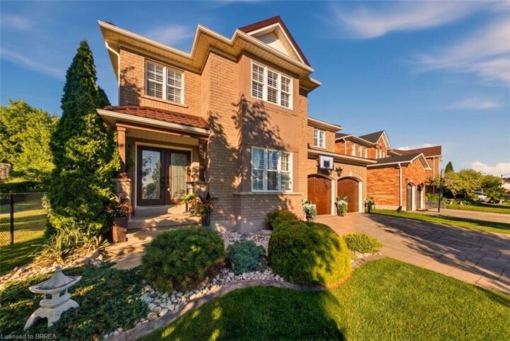 Property Photo:  75 Hunter Way  ON N3T 0A2 