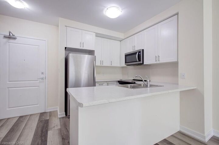 Property Photo:  450 Dundas Street E 110  ON L8B 0L7 