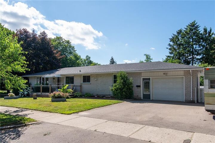 6 Strathcona Crescent — photo 1