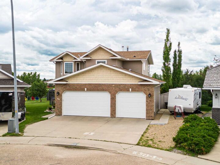 Property Photo:  44 Lakes Close  AB T4L 1S4 