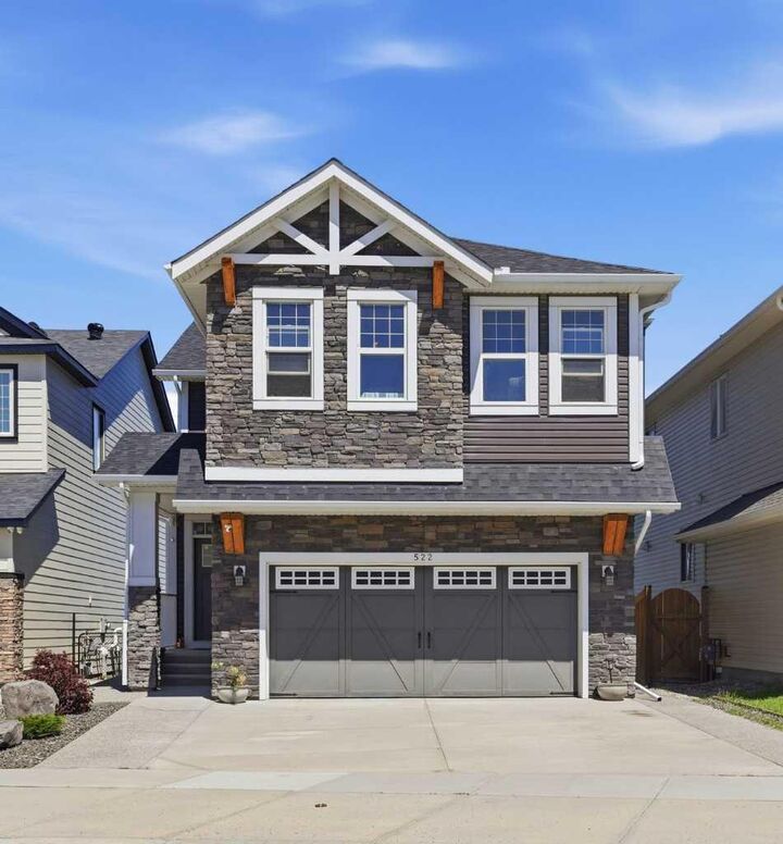 Property Photo:  522 Sherwood Boulevard NW  AB T3R 0Y6 