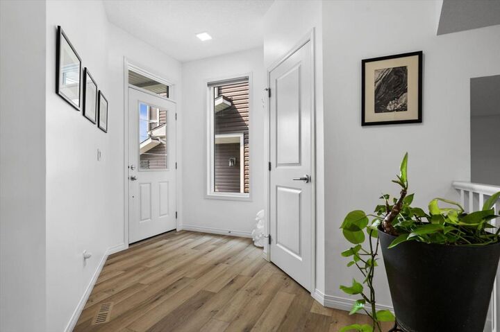 Property Photo: 58 Crestbrook Drive SW AB T3B 6G4
