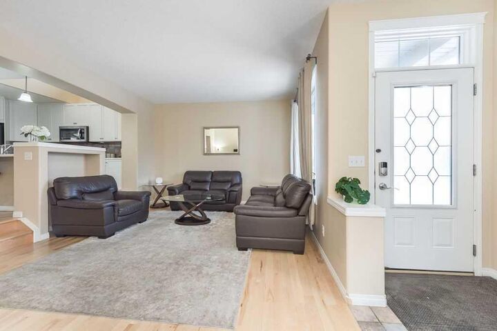 Property Photo:  1005 New Brighton Gardens SE  AB T2Z 0Y1 