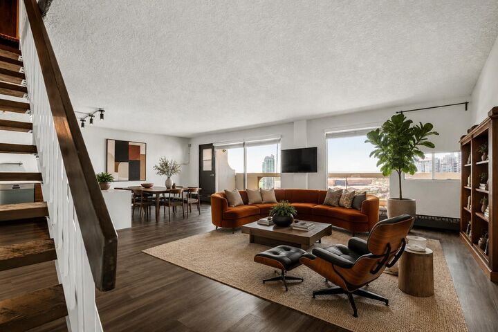 Property Photo: 221 6 Avenue SE 2911 AB T2G 4Z9