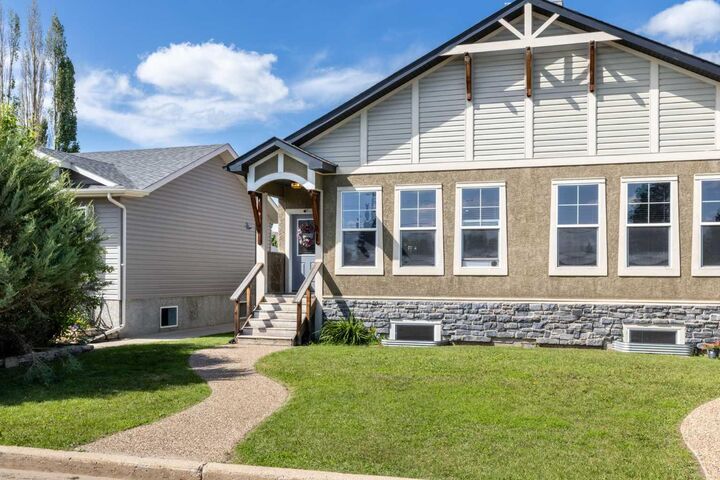 Property Photo:  6006B 52 Avenue  AB T4K 1K5 