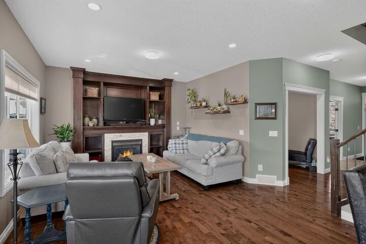 Property Photo:  1798 Baywater Street SW  AB T4B 0A8 