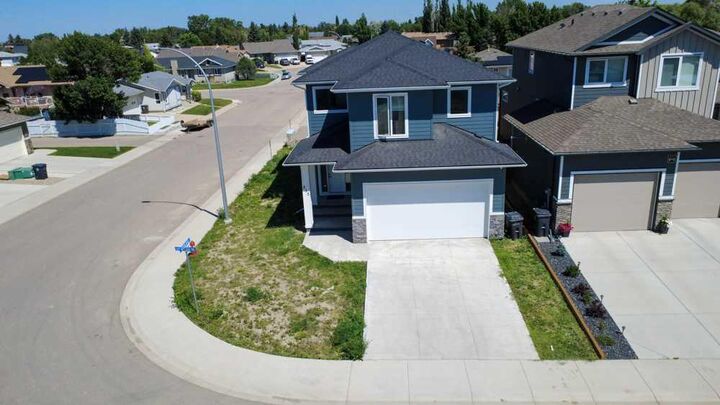 Property Photo:  213 Greenwood Road  AB T0L 0V2 
