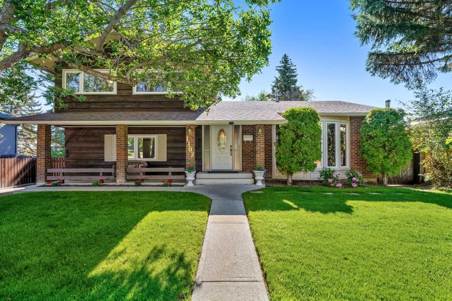 Property Photo:  1102 Lake Christina Way SE  AB T2J 2R3 