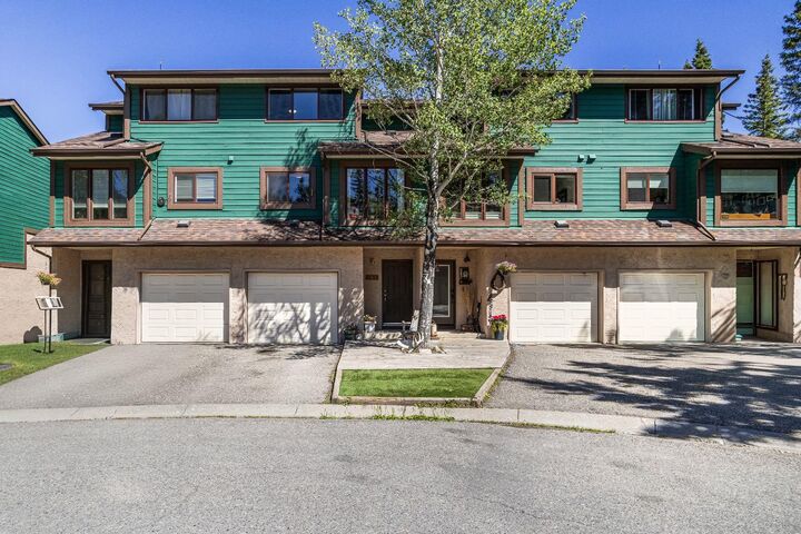 246 Kluane Drive — photo 1