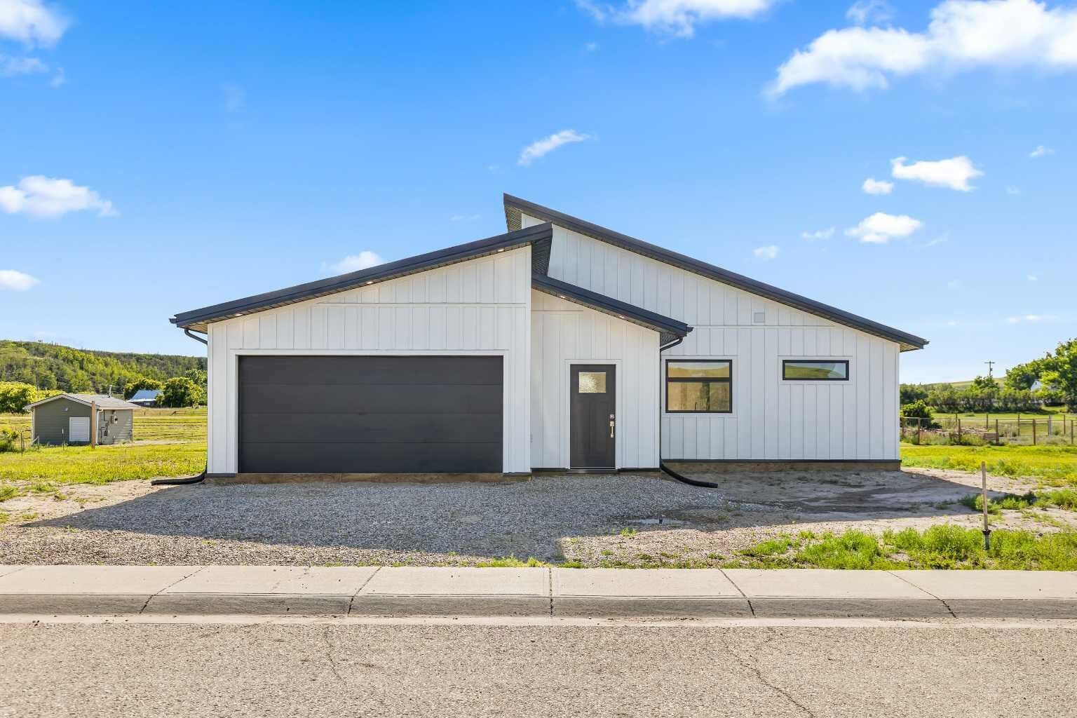Property Photo: 8 Diamond Valley Close AB T0M 0L0